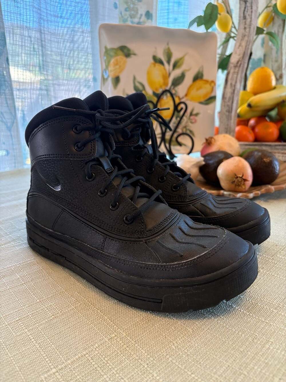Nike Woodside 2 High ACG Size 6Y Black Boots